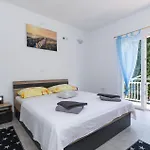 Apartament Lovely In With Wifi Ploce (Dubrovnik-Neretva)