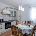 Apartament Lovely In With Wifi Ploce (Dubrovnik-Neretva)