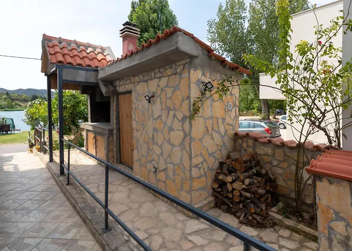 1 Bedroom Amazing In *