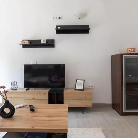 1 Bedroom Lovely Apartment In Ploce * 普洛切