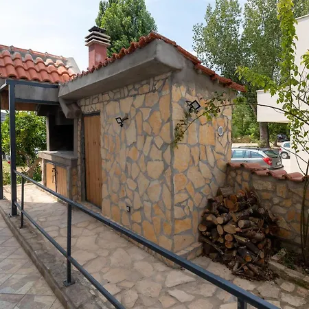 1 Bedroom Lovely Apartment In Ploce *